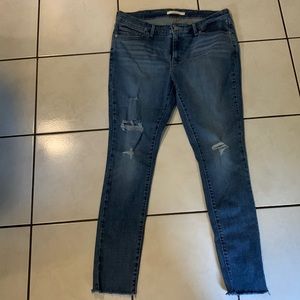 Women’s Levi Strauss 711 Skinny jeans size 32.